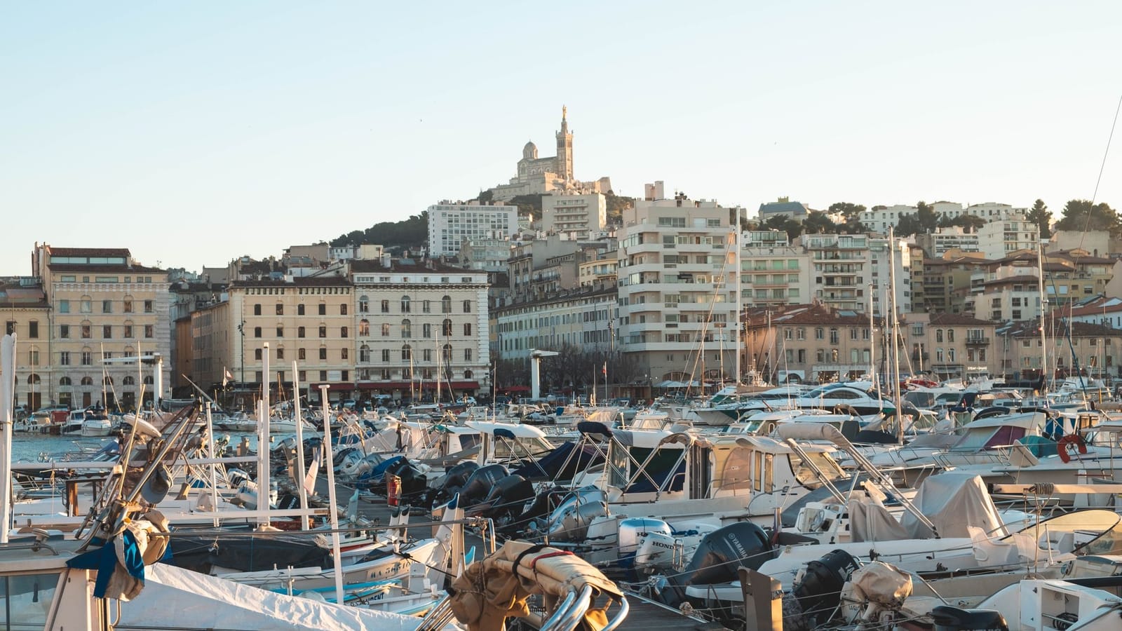 Vue du Vieux-Port de Marseille, destination d'un déménagement longue distance depuis Lille