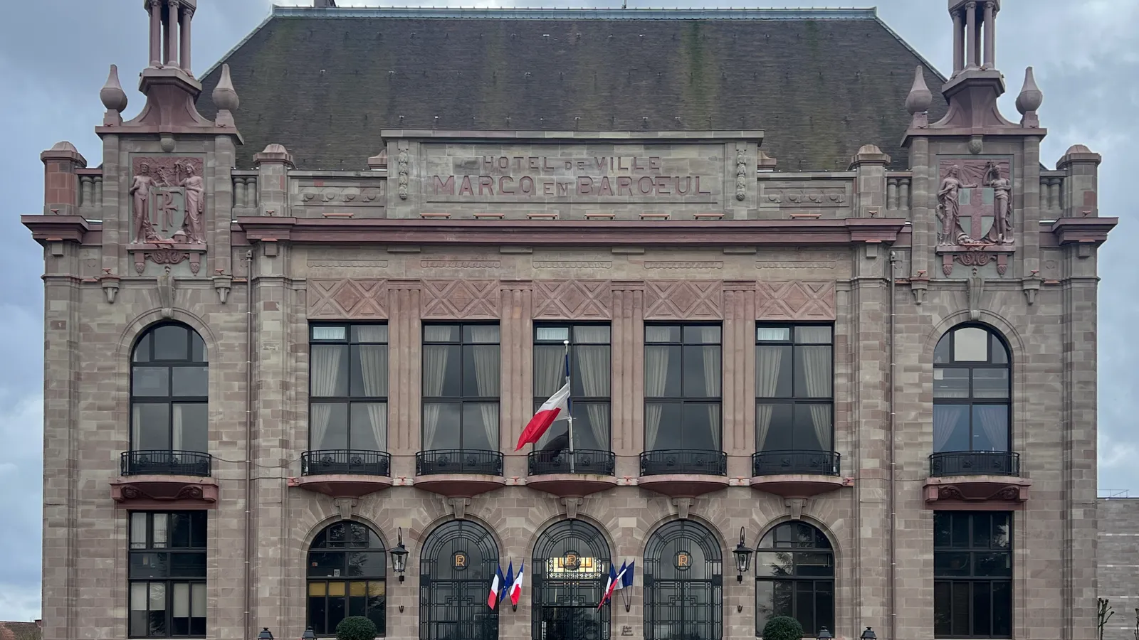Façade de l'hôtel de ville de Marcq-en-Barœul, commune de la métropole lilloise